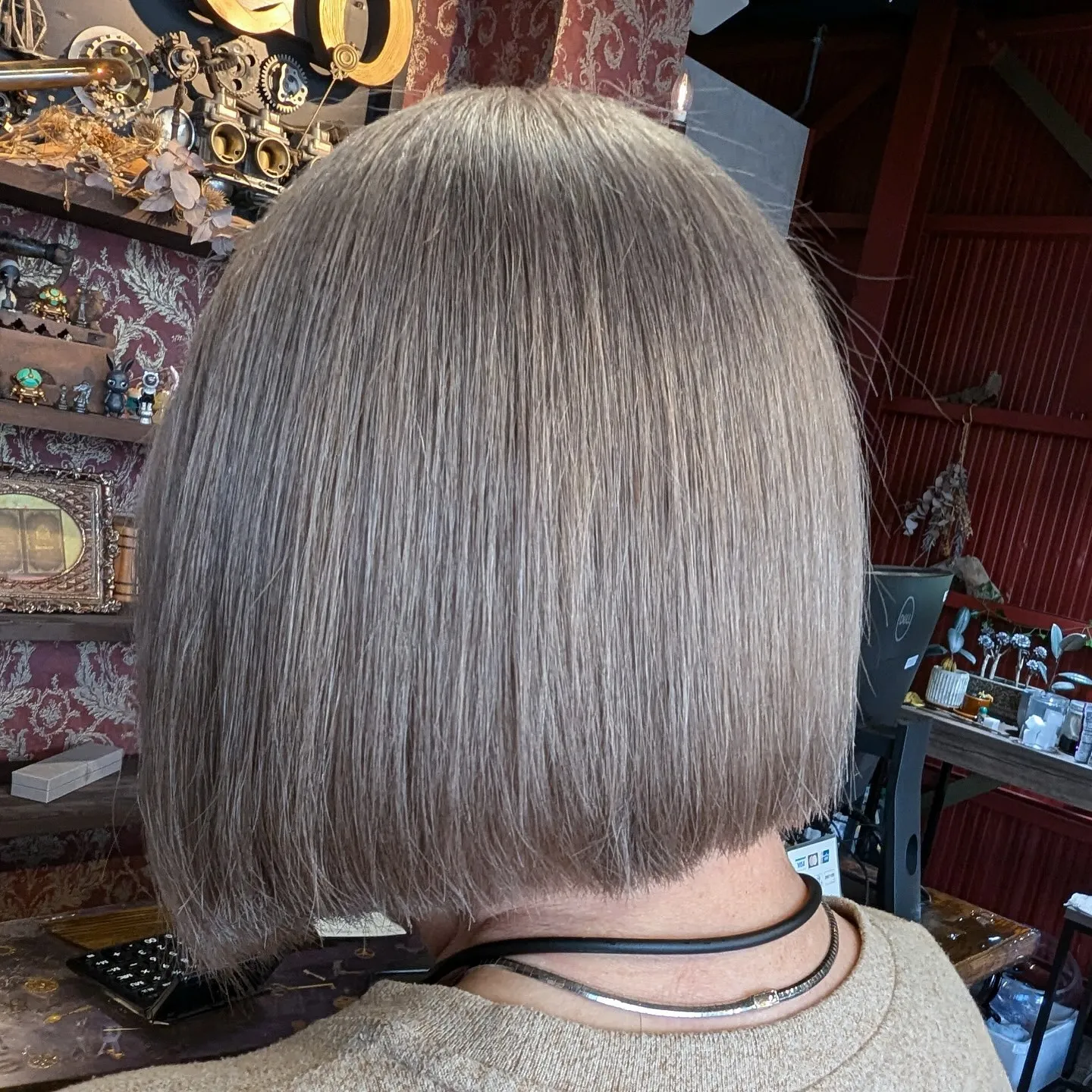 【アッシュグレー】